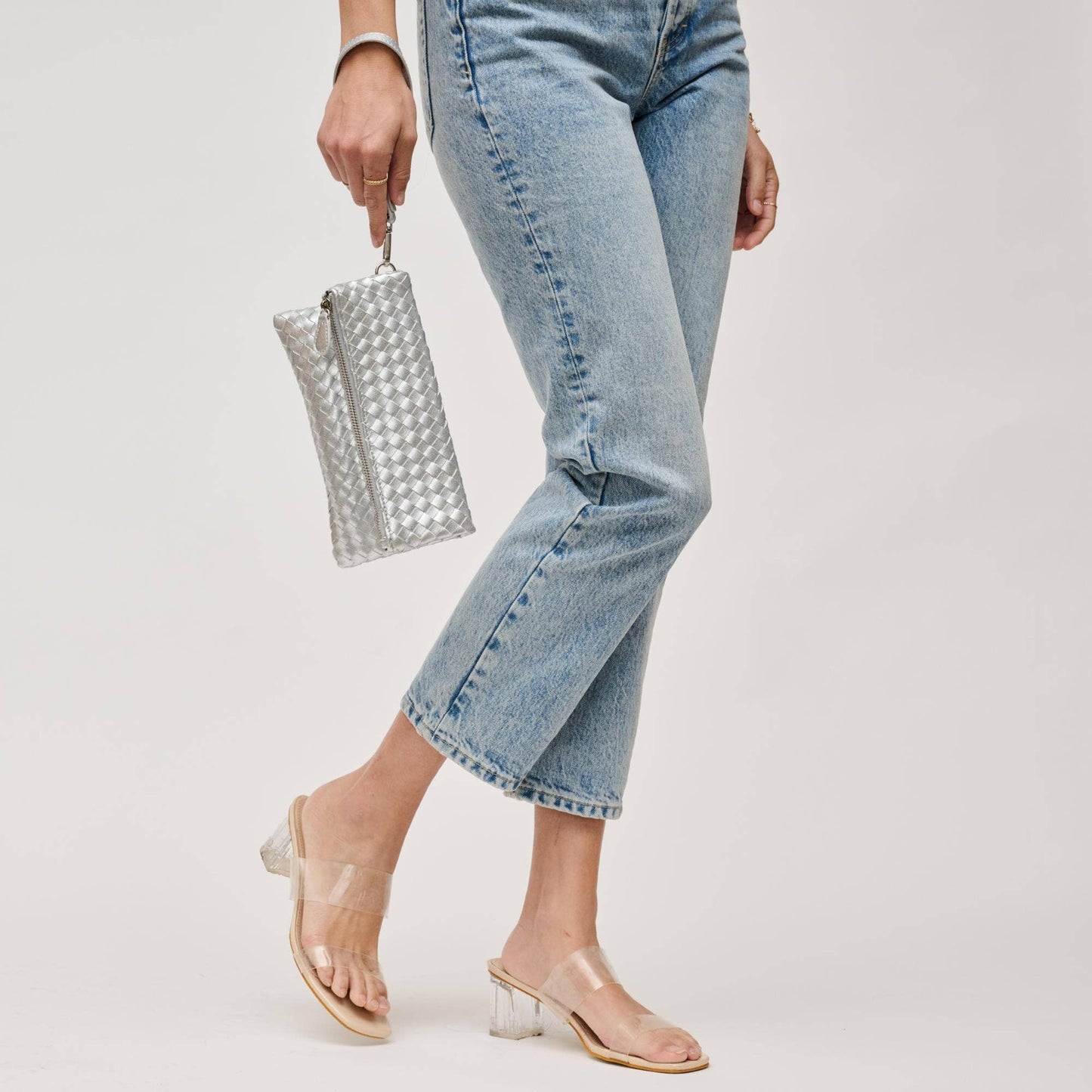 Aria Woven Wristlet Clutch: Merlot