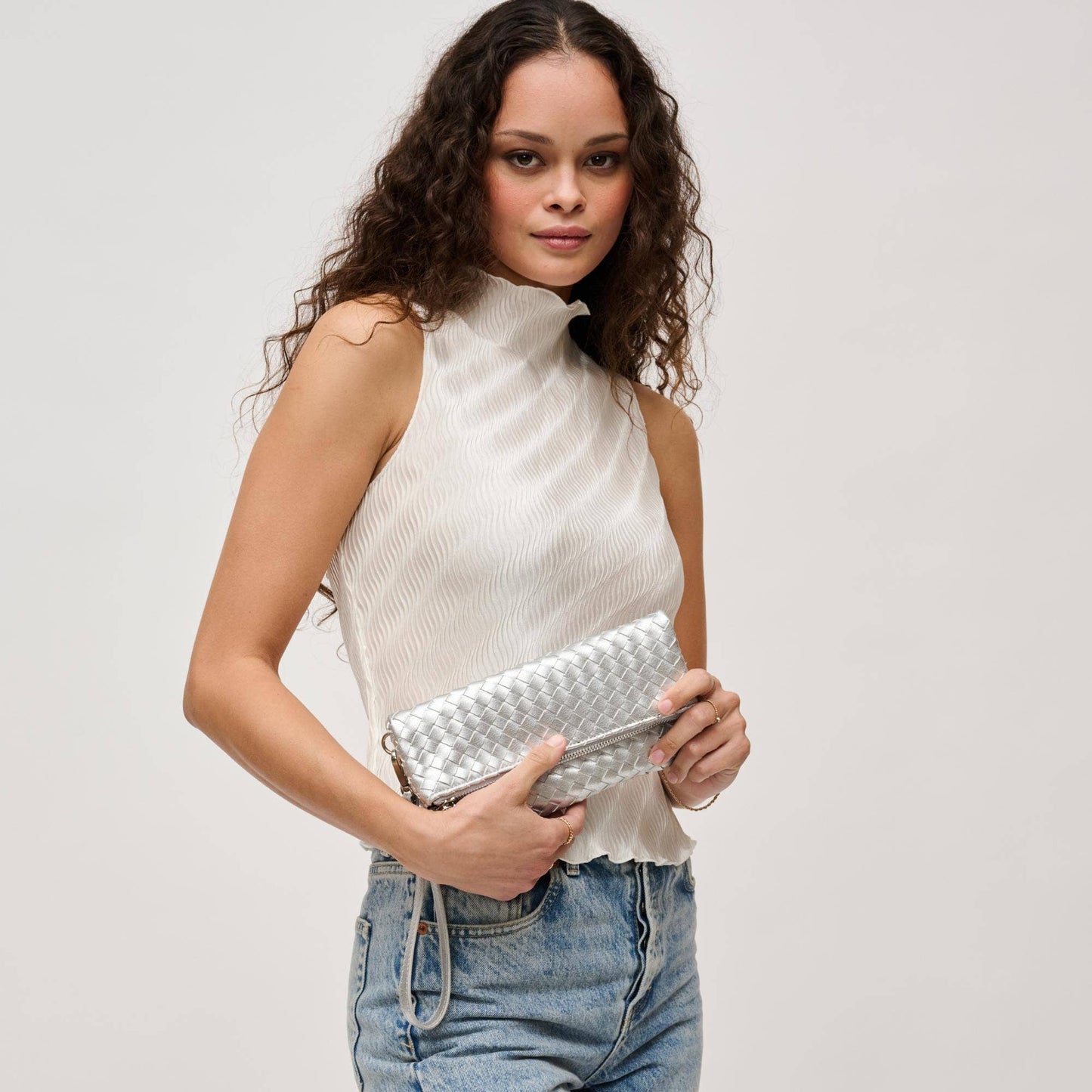 Aria Woven Wristlet Clutch: Merlot