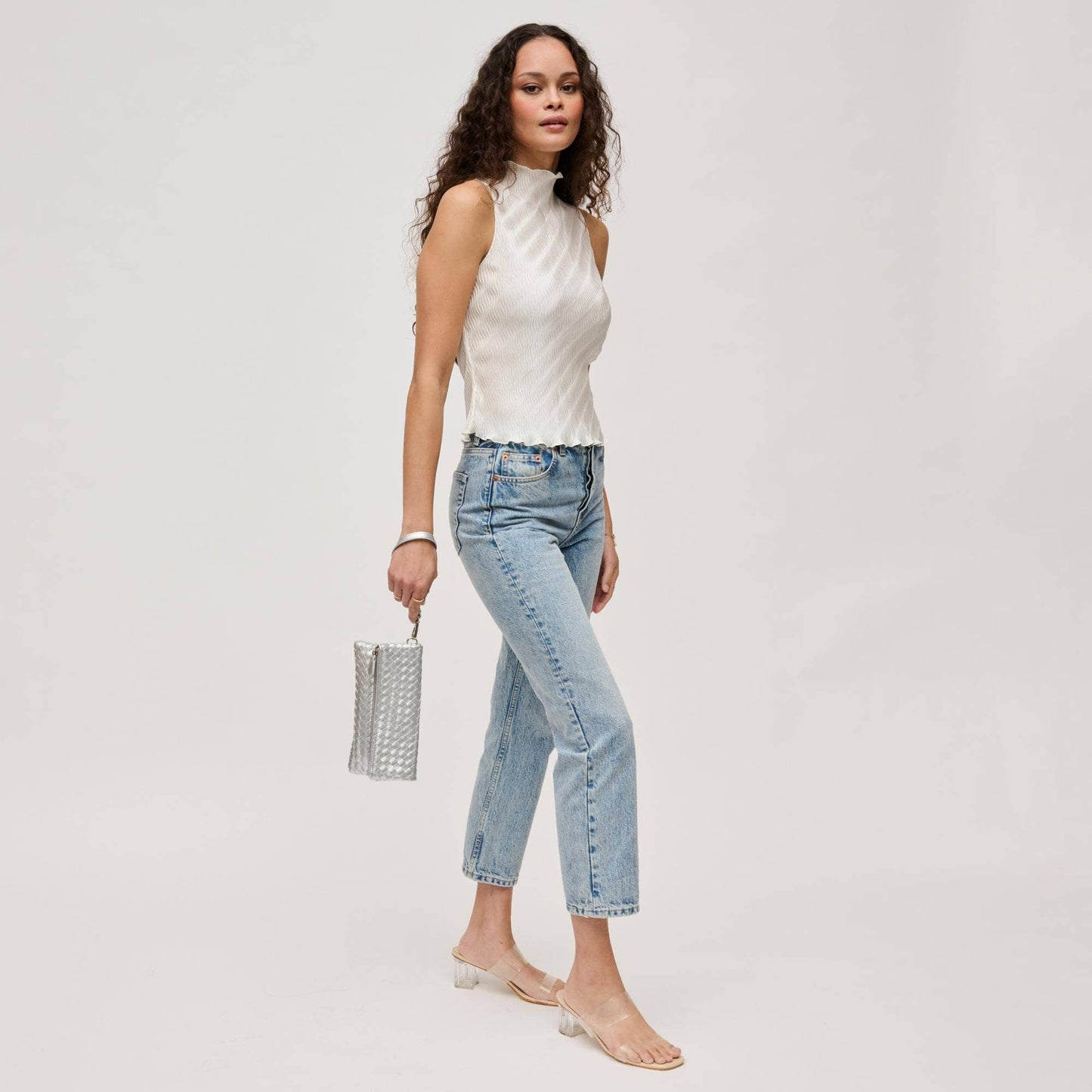 Aria Woven Wristlet Clutch: Merlot